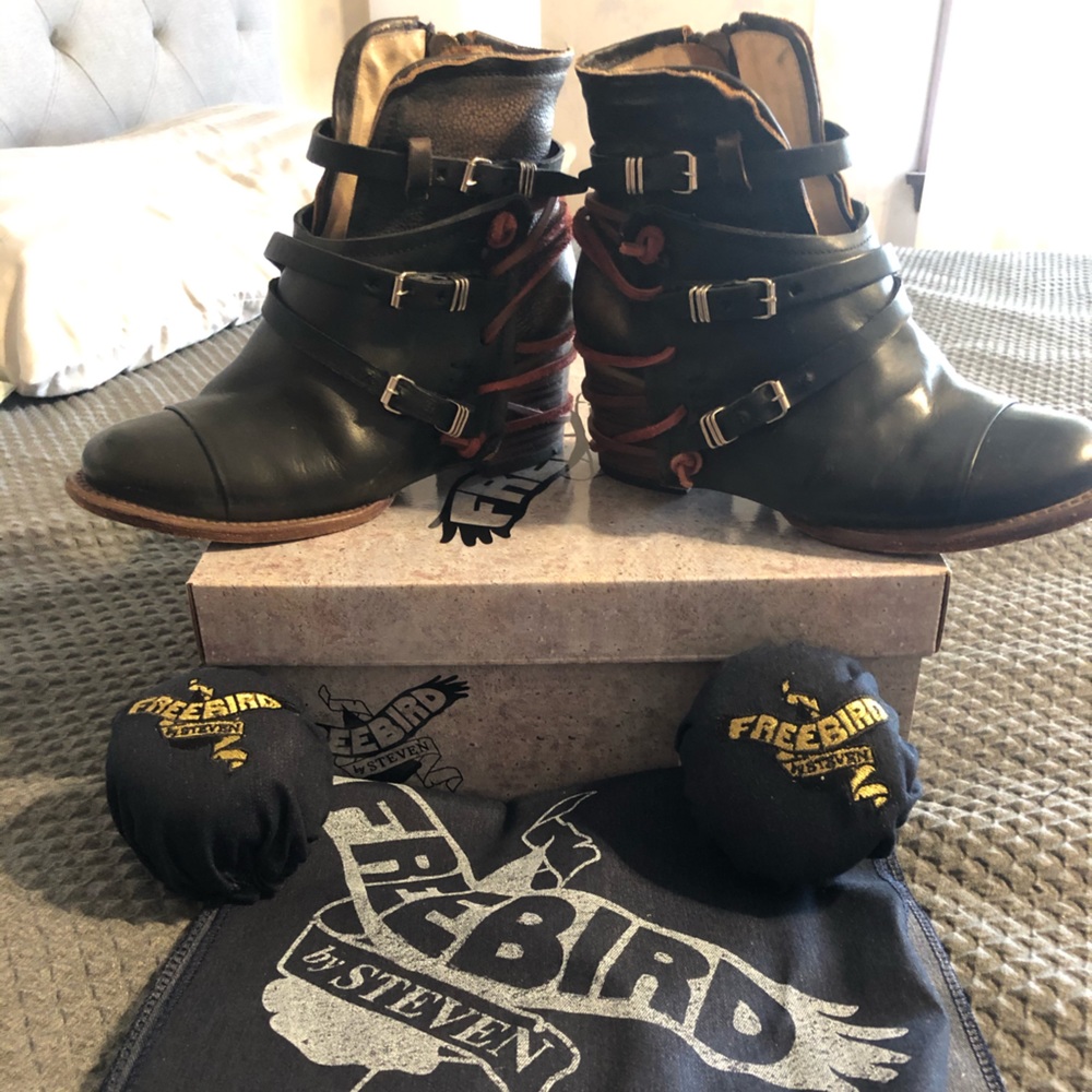 Freebird by Steven Crue boot. Size 9 Multi color